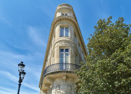 Foto de France, Bordeaux, upward view of the architecture of the Gobineau House - Imagen libre de derechos
