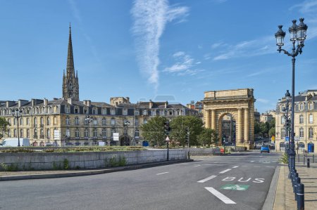 Téléchargez les photos : France, Boudeaux, view of the Burgundy Gate ( Porte de Bourgogne) - en image libre de droit