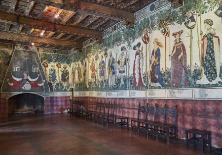 Foto de Manta, Itaky - October 14, 2018:The frescoes in the Baronial Hall of the sixteenth-century palace of  Valerano Saluzzo Della Manta known as Castello Della Manta - Imagen libre de derechos