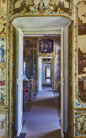 Téléchargez les photos : Turin, Italy - April 19, 2019:  A  hall of the apartments of the Queen's Villa, royal residence on the hill of the city - en image libre de droit
