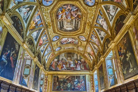 Foto de Nápoles, Italia - 1 de julio de 2019: La sala capitular de la Cartuja de San Martino - Imagen libre de derechos