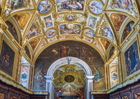 Téléchargez les photos : Naples, Italie - 1er juillet 2019 : La sacristie de l'église de la Chartreuse de San Martino - en image libre de droit