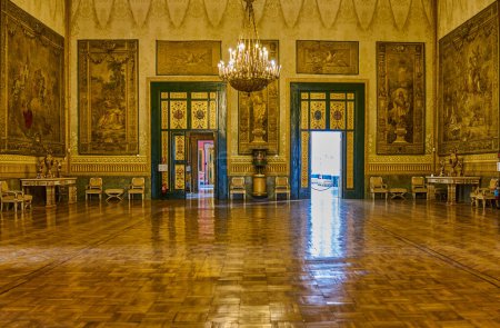 Téléchargez les photos : Naples, Italie - 29 mars 2019 : Les appartements royaux du Palais Royal - en image libre de droit