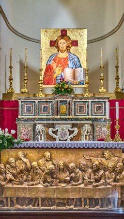 Téléchargez les photos : Taormina, Italie - 5 février 2023 : Détail de l'autel de la cathédrale Santa Nicola di Bari - en image libre de droit