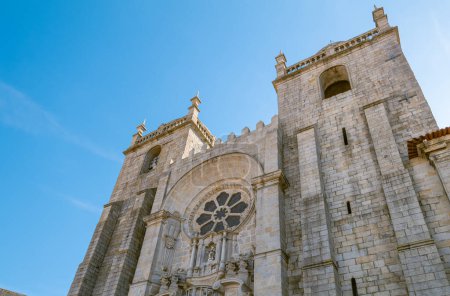 Téléchargez les photos : Porto, Portugal, vue sur la façade de la cathédrale de Porto (Cathédrale de l'Assomption de Notre-Dame) - en image libre de droit