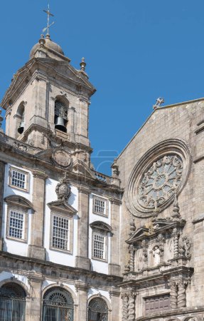 Téléchargez les photos : Porto, Portugal, le clocher et la façade de l "église et du couvent de Saint Francisco - en image libre de droit