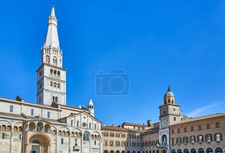 Téléchargez les photos : Modène, Italie, vue sur la cathédrale et la mairie - en image libre de droit