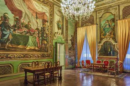 Téléchargez les photos : Modène, Italie - 5 mars 2019 : Palais de la mairie, la salle des tapisseries - en image libre de droit