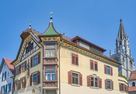 Foto de Constanza, Alemania, una casa tradicional decorada cerca de la Cátedra de Nuestra Señora - Imagen libre de derechos