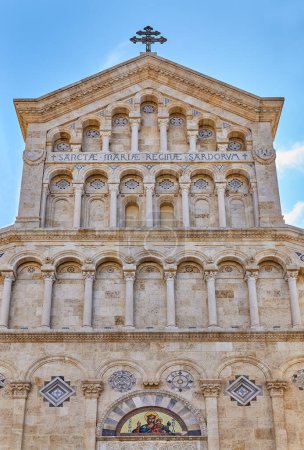 Téléchargez les photos : Italie, Sardaigne, Cagliari, la façade de la cathédrale Sainte-Marie - en image libre de droit