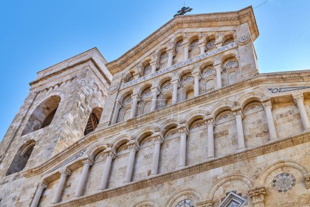 Téléchargez les photos : Italie, Sardaigne, Cagliari, la façade de la cathédrale Sainte-Marie - en image libre de droit
