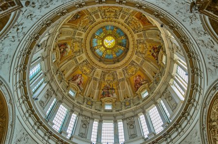 Foto de Berlín, Alemania - Juky 31, 2019: El interior de la cúpula de la Catedral de Berlín (Berliner Dom) - Imagen libre de derechos