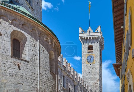 Téléchargez les photos : Trente, Italie, vieille ville, vue sur la Tour Civique - en image libre de droit