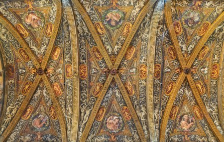 Téléchargez les photos : Parme, Italie - 11 février 2020 : Détail du plafond de la nef de la cathédrale Santa Maria Assunta - en image libre de droit