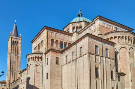 Téléchargez les photos : Parme, Italie, vue arrière des architectures de la cathédrale Santa Maria Assunta - en image libre de droit