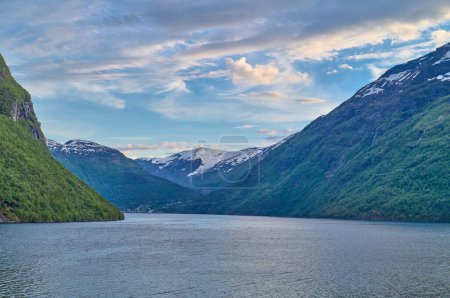 Téléchargez les photos : Norvège le splendide paysage naturel du fjiord Geireanger - en image libre de droit