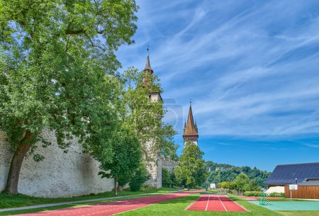 Foto de Lucerna, Suiza, una instalación deportiva junto a las antiguas murallas de la ciudad - Imagen libre de derechos