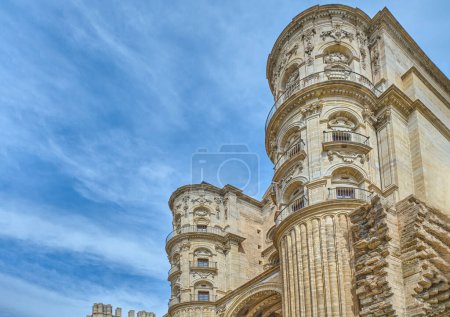 Foto de Málaga, España, vista de las arquitecturas renacentistas de la Catedral de Málaga o de la Basílica de la Encarnación de Santa Iglesia Catedral - Imagen libre de derechos
