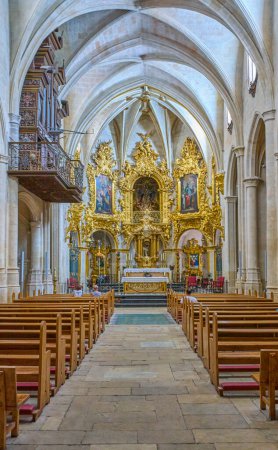 Téléchargez les photos : Alicante, Espagne - 3 août 2022 : La nef de la basilique Sainte-Marie - en image libre de droit