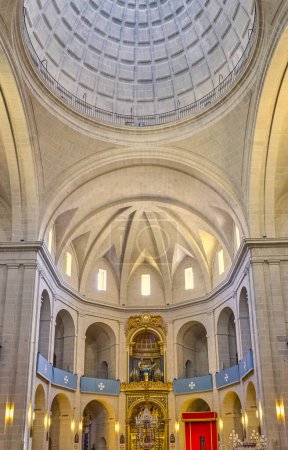 Foto de Alicante, España - 3 de agosto de 2022: El interior de la catedral de San Nicolás - Imagen libre de derechos