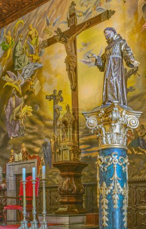 Téléchargez les photos : Las Palmas, Gran Canaria, Espagne - 16 mars 2023 : L'autel de l'église de San Francisco - en image libre de droit