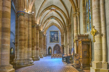 Téléchargez les photos : Colmar, France - 21 septembre 2022 : L'abside latérale de la Collégiale Saint-Martin - en image libre de droit