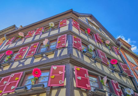 Téléchargez les photos : Colmar, France, la maison à colombages colorée de la vieille ville - en image libre de droit