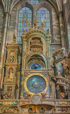 Téléchargez les photos : Strasbourg, France- 22 septembre 2022 : L'horloge astronomique à l'intérieur de la cathédrale gothique Notre-Dame - en image libre de droit