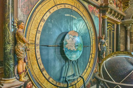 Téléchargez les photos : Strasbourg, France- 22 septembre 2022 : Détail de l'horloge astronomique à l'intérieur de la cathédrale gothique Notre-Dame - en image libre de droit