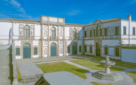Monselice, Italia, vista del jardín y fuente de la antigua Villa Duodo