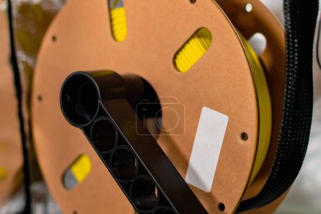 Spule aus gelbem Pla-Filament für den Druck von 3D-Druckern