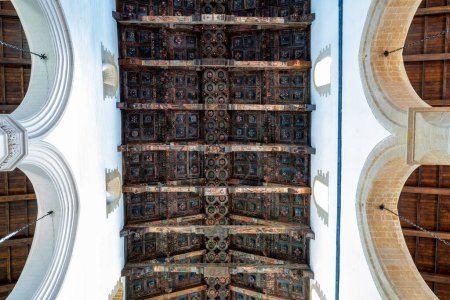 Téléchargez les photos : Main nave wooden ceiling at Agrigento cathedral, Sicily - en image libre de droit
