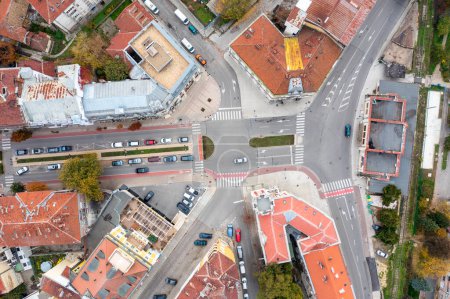 Foto de Vista aérea desde el dron a la unión urbana y casas - Imagen libre de derechos
