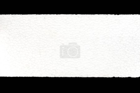 Foto de Pieza vacía de espuma de poliestireno blanca, aislada en negro - Imagen libre de derechos