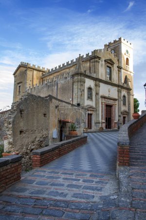 Foto de Iglesia de San Michele en Savoca pueblo siciliano, Sicilia, Italia - Imagen libre de derechos