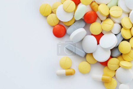 Téléchargez les photos : Pharmacie. Drogues sur la table - en image libre de droit