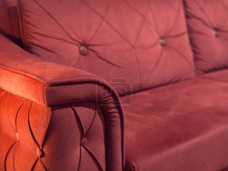 Téléchargez les photos : The retro red fabric couch. - en image libre de droit