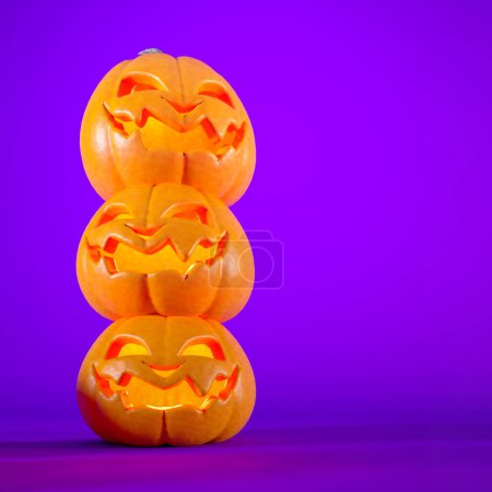 Foto de Fondo de Halloween con Jack o linternas y espacio de copia. Sonrientes calabazas naranjas Halloween púrpura concepto de fondo, formato cuadrado, diseño de plantilla de redes sociales. - Imagen libre de derechos