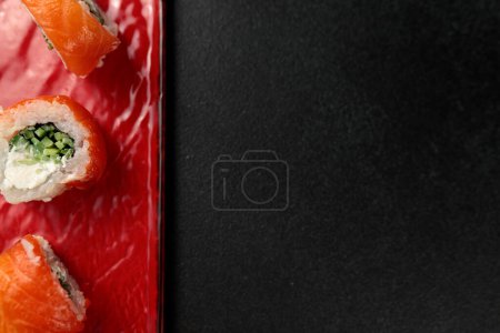 Foto de Japanese food: sushi, Classic Philadelphia roll with shrimp and salmon. Black background - Imagen libre de derechos