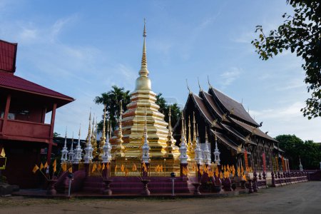 Téléchargez les photos : Temple Phan Tao à Chiang Mai, Thaïlande. - en image libre de droit