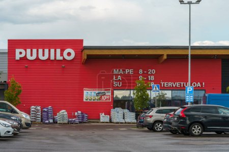 Foto de Puuilo una cadena de tiendas finlandesas en Lahti, Finlandia. 30 de julio de 2023. - Imagen libre de derechos