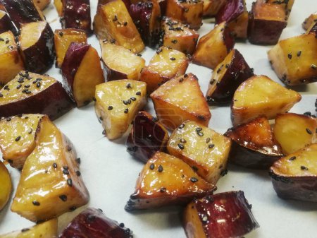 Téléchargez les photos : Pommes de terre universitaires à base de patates douces - en image libre de droit