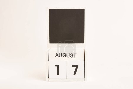 Téléchargez les photos : Calendrier avec la date 17 août et un lieu pour les designers. Illustration d'un événement d'une certaine date. - en image libre de droit