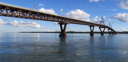 Foto de Puente Deh Cho en el río Mackenzie - Imagen libre de derechos
