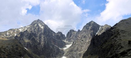 Macizo de montaña de Lomnicky Stit en las montañas eslovacas de Vysoke Tatry