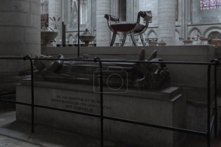 Téléchargez les photos : ROUEN, FRANCE - 31 AOÛT 2019 : C'est l'enterrement du cœur du roi Richard Cœur de Lion dans la cathédrale médiévale. - en image libre de droit