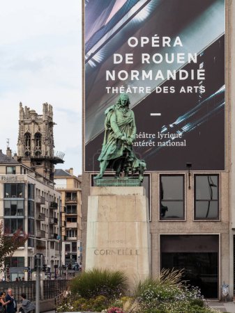 Foto de ROUEN, FRANCE - AUGUST 31, 2019: This is a monument to the playwright Corneille near the building of the National Opera. - Imagen libre de derechos
