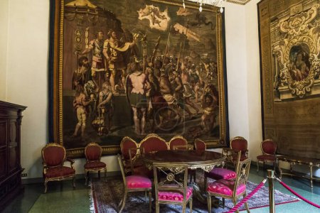 Téléchargez les photos : FLORENCE, ITALIE - 13 SEPTEMBRE 2018 : C'est l'intérieur d'une des salles du Palais Renaissance Médicis Riccardi. - en image libre de droit