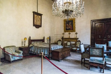 Téléchargez les photos : FLORENCE, ITALIE - 13 SEPTEMBRE 2018 : C'est l'intérieur d'une des chambres du Palais Renaissance des Médicis Riccardi. - en image libre de droit