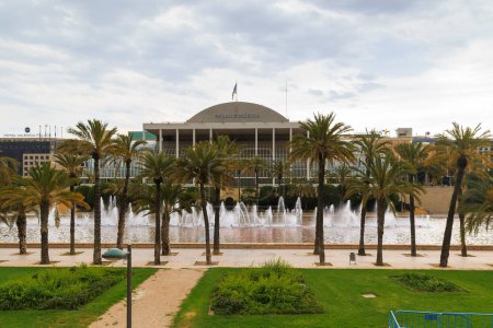 Foto de VALENCIA, ESPAÑA - 18 DE MAYO DE 2017: Este es el edificio del Palacio de la Música en los Jardines de Turia. - Imagen libre de derechos
